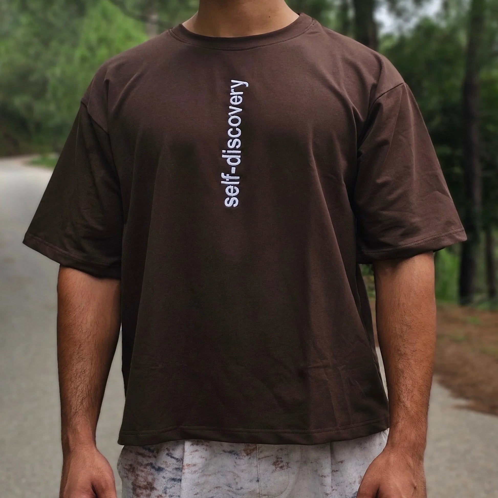 Man waring DUSQ Self-discovery embroider t-shirts